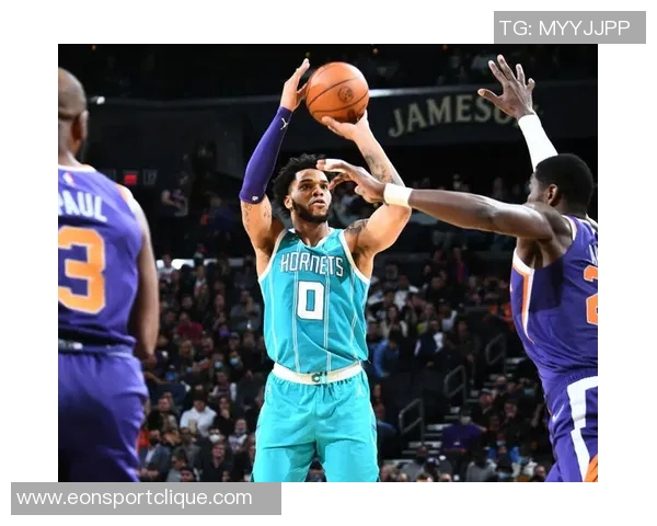 布克反思失误原因称对球处理过于随意并强调团队化学反应仍在培养中 布克反思失误原因称对球处理过于随意并强调团队化学反应仍在培养中