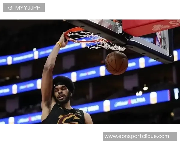 三球半场高效表现砍下23分7篮板4助攻首节独揽15分助力球队奋战