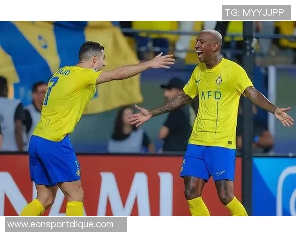 塔利斯卡完美帽子戏法展现转型中锋实力三次抢点三次破门左右脚头球俱佳