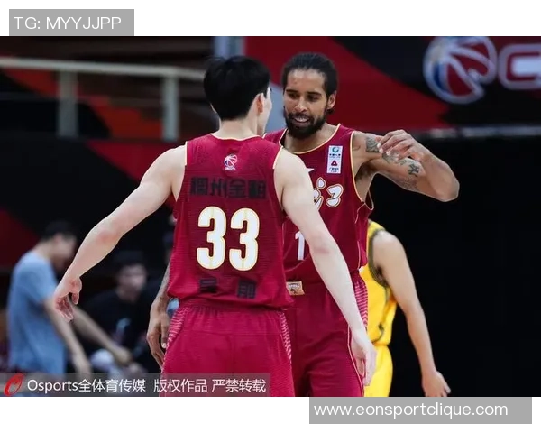 伊森赛前接受妈妈心理辅导命中五记三分助球队获胜表现出色