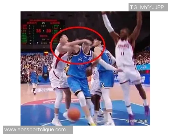 周琦与珀塞尔场上冲突升级双方互喷垃圾话险些爆发争斗