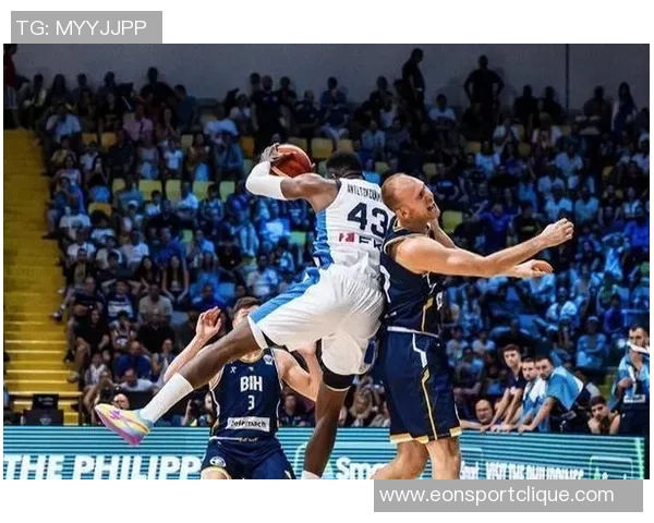 字母哥被迫上场拼搏三节贡献21分球队却惨遭37分落后困境